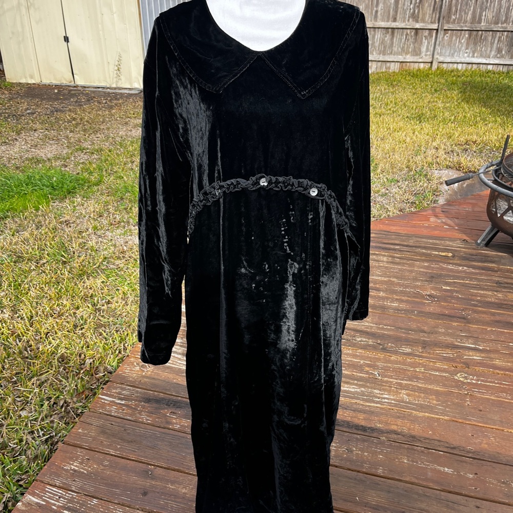 Elegant Black Velvet Maxi Dress